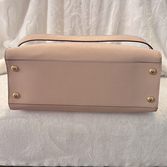 Micheal Kors Hamilton Large Saffiano tote - color in Ballet w/ gold hardware - Picture 5 of 14